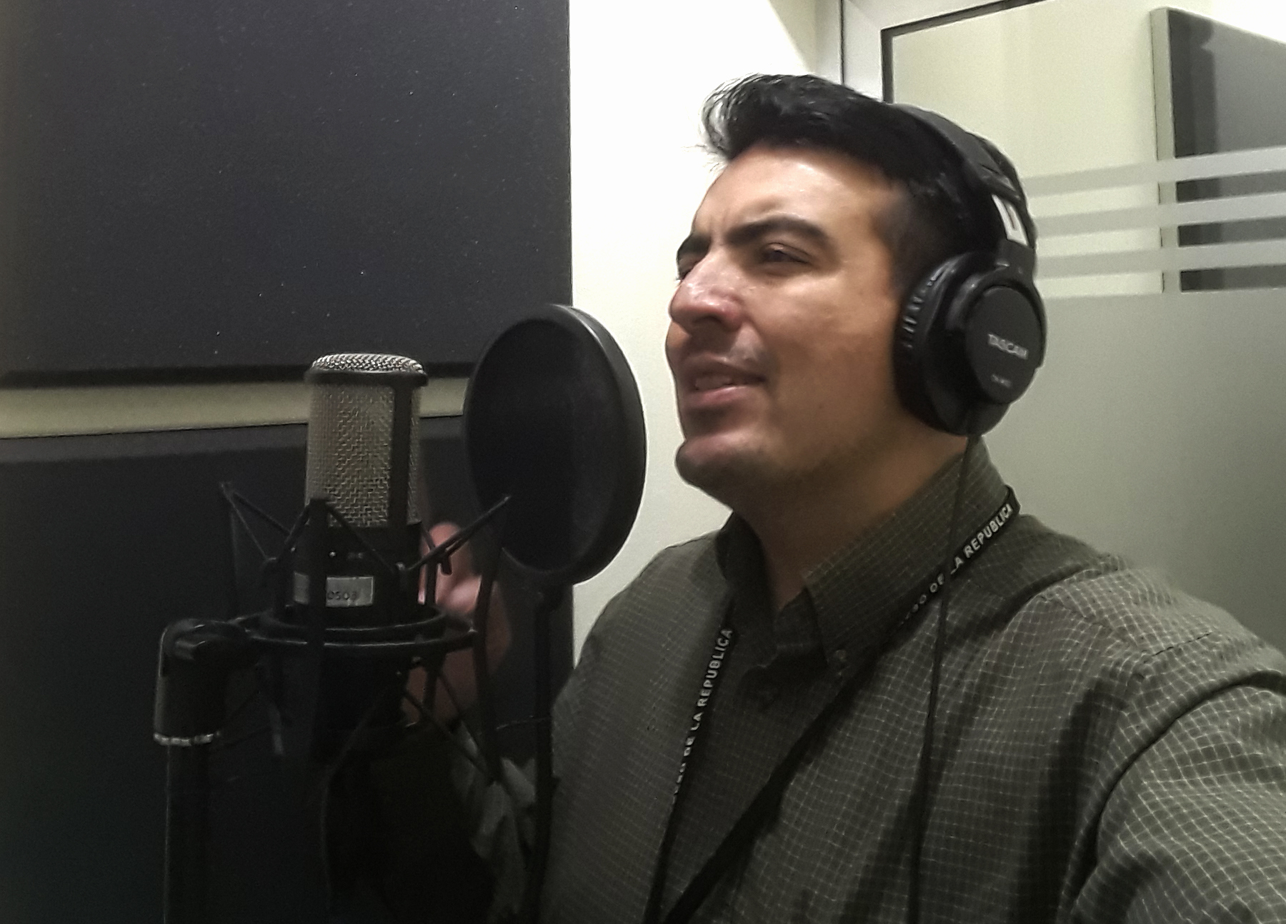 Locución comercial e institucional. Producción de Radio.